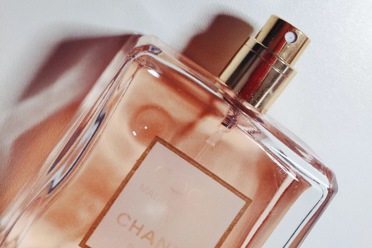 perfumy damskie na zimę z nutami kadzidlanymi